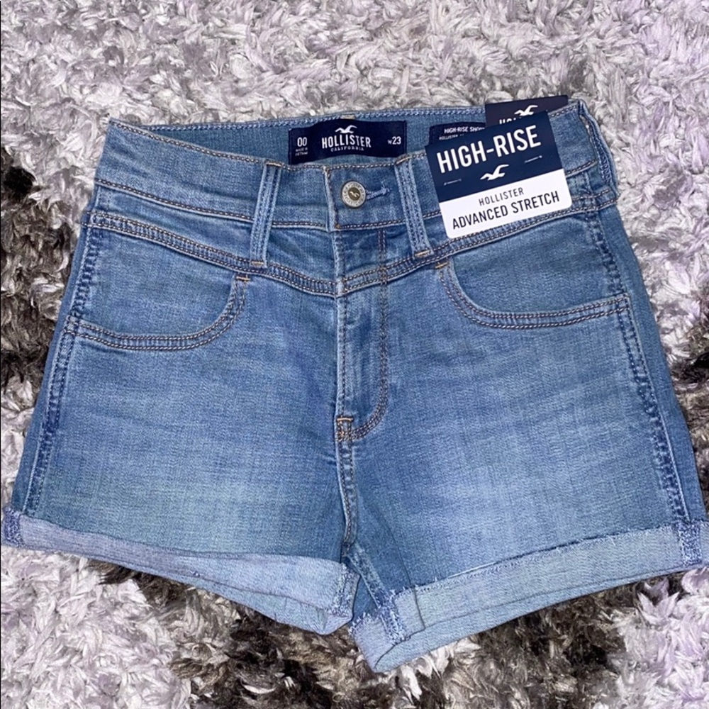 hollister high-rise shorts !